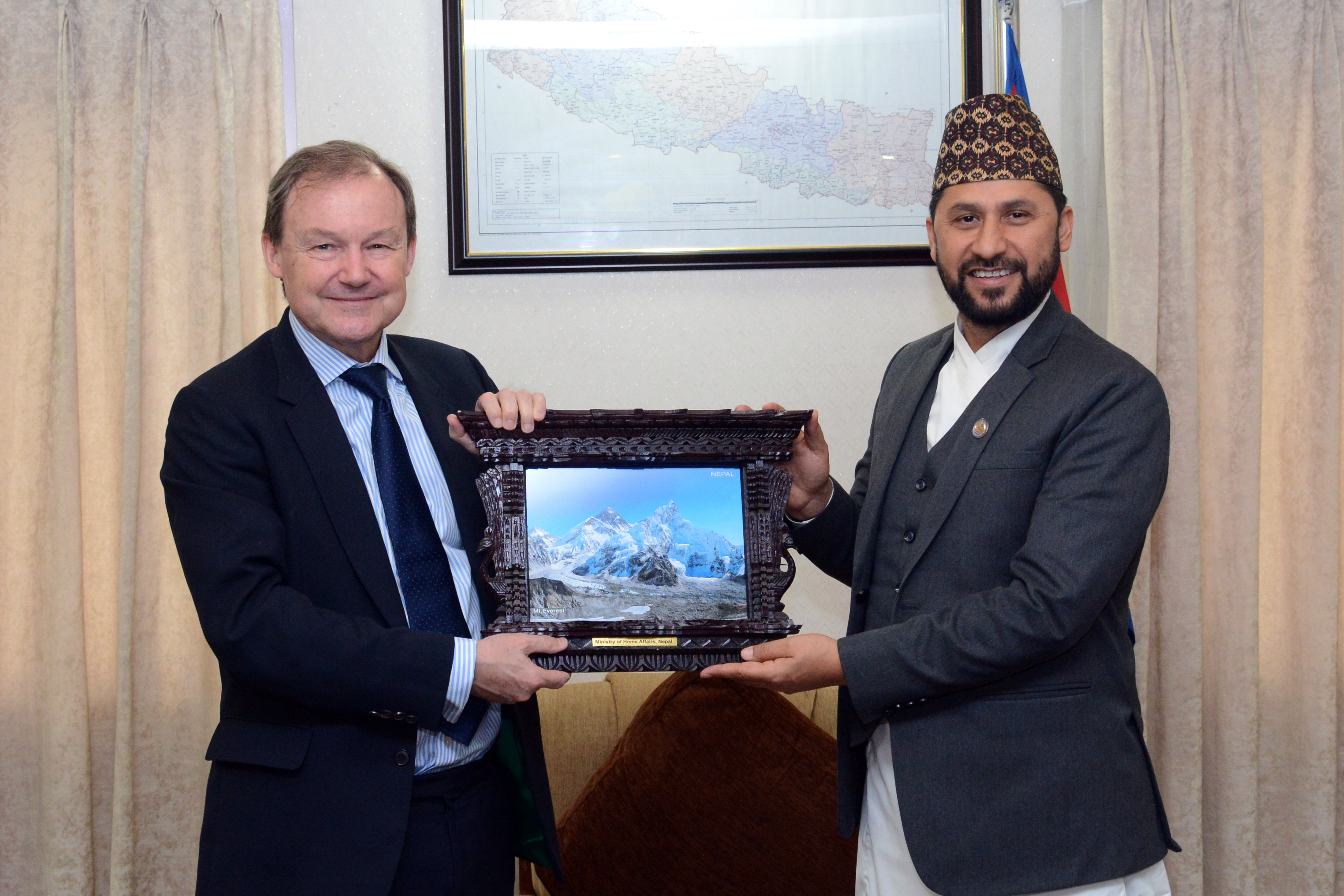 मा. उपप्रधानमन्त्री एवम् गृह मन्त्रीज्यू र नेपालका लागि संयुक्त अधिराज्यका राजदुत बीच भेटवार्ता - २०८० चैत्र १५